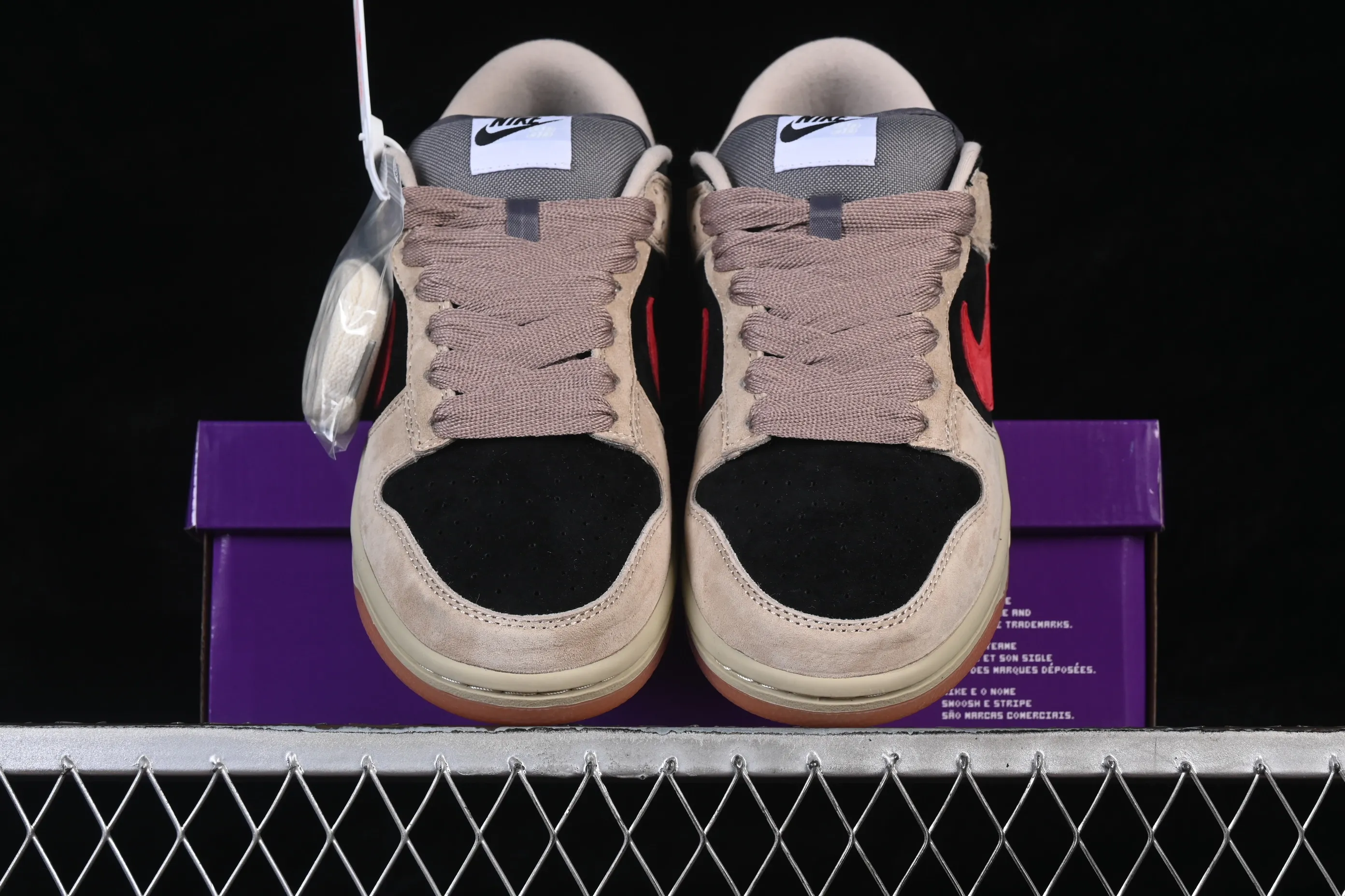 All categories Nk SB Dunk series Nk SB Dunk Low low-top sneakers Nike SB Dunk Low khaki black and red hook low-top casual sneakers HJ0367-200
